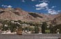 LADAKH. Dal Likir Gompa il verde fondovalle con il villaggio di Likir contrasta con l'aridità delle alture del Ladakh 