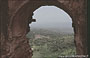 FORTE DI KUMBHALGARTH. Dai merli delle mura e dalle aperture della fortezza, viste mozzafiato su questo paesaggio del Rajasthan meridionale