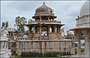 UDAIPUR. Cenotafi dei maharana del Mewar - uno dei principali monumenti sepolcrali costruito in onore dell'illustre defunto maharana (senza che la salma vi sia deposta) 
