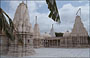 RAJASTHAN MERIDIONALE. Ultima giornata ad Udaipur - un tempio giainista in marmo nei pressi dei cenotafi dei maharana del Mewar