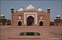 AGRA. Taj Mahal - la moschea in arenaria e sul lato opposto l'edificio identico per rispettare la simmetria