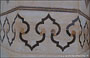 UTTAR PRADESH. Agra - particolare delle decorazioni in pietra dura incastonate del Taj Mahal 