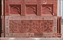 AGRA. Taj Mahal - le decorazioni in arenaria rossa della moschea 