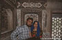AGRA. Una coppia di fidanzati indiani ci chiede una fotografia al mausoleo di Itimad-ud-Daulah