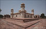AGRA. Vista d'insieme con effetto grandangolare del mausoleo di Itimad-ud-Daulah