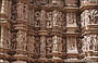 KHAJURAHO. Apsara, surasandari, sardula e mithuna scolpite sulle pareti e le guglie dei templi Kandariya Mahadeva, Mahadeva e Devi Jagadamba 