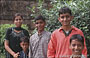 KHAJURAHO. Un gruppo di giovani indiani ci chiede di fotografarli fuori dal Chitragupta Temple