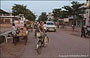 MADHYA PRADESH. In bicicletta nell'animato villaggio di Khajuraho