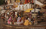 VARANASI. Durante l'escursione sul fiume all'alba assistiamo ai rituali hindu sul Gange: donne dedite alla puja