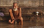 VARANASI. Escursione sul fiume all'alba - un anziano e caratteristico induista