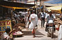 VARANASI. Dasaswamedh Ghat Road: lo spettacolo dell'animata e caotica vita da strada 
