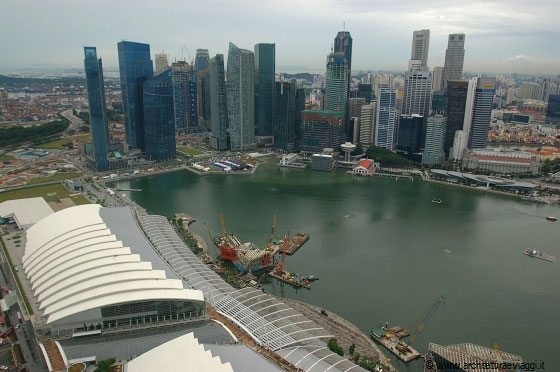 MARINA BAY  - Dallo skypark sands vista a 360° sulla baia di Singapore
