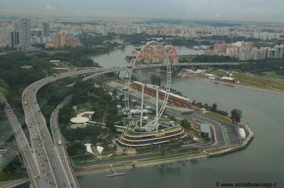 SINGAPORE - La pista per il Gran Premio di Formula 1 vista dallo Sky Park