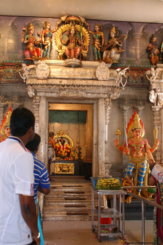SRI VEERAMAKALIAMMAN TEMPLE - La sala interna dello Sri Veeramakaliamman Temple