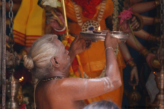 SRI VEERAMAKALIAMMAN TEMPLE - Offerte alla dea Kali