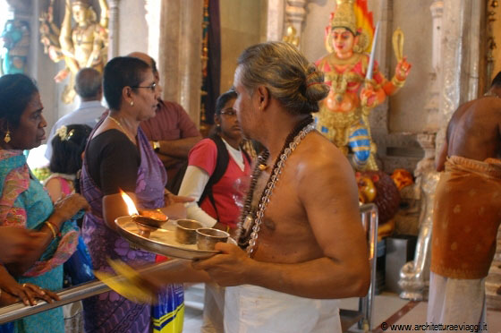 LITTLE INDIA - L'induismo è tra le più antiche religioni al mondo ed è la terza praticata dopo il Cristianesimo e l'Islam