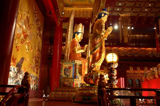 CHINATOWN - La sala di culto principale al piano terra del Buddha Tooth Relic Temple