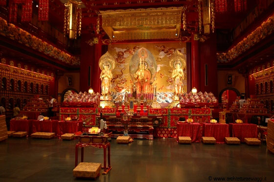 CHINATOWN - La sala della preghiera del Buddha Tooth Relic Temple 