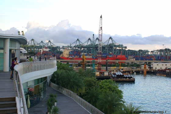 SINGAPORE - Da Harbour Front Walk vista sul porto