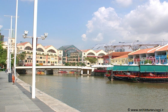 CLARK QUAY - Questo molo sulle acque del Singapore River prende il nome dal  secondo governatore coloniale Sir Andrew Clarke
