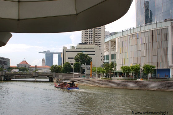 SINGAPORE - Central si affaccia sulle acque del Singapore River