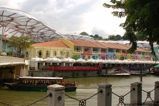 I QUAYS - Il Colonial District è diviso dal CBD dal Singapore River, sito dello sbarco inglese e per oltre un secolo principale arteria commerciale di Singapore