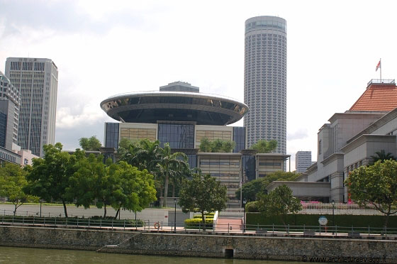 SINGAPORE RIVER - La futuristica Supreme Court ideata dallo studio Foster Partners
