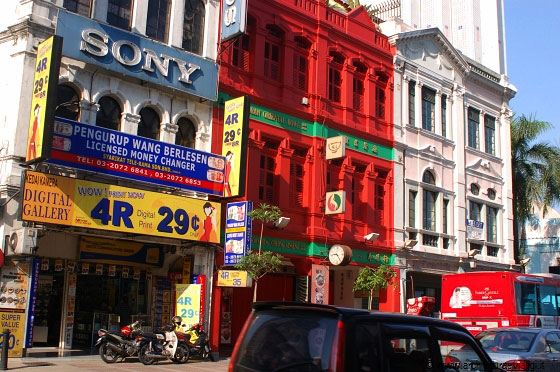 CHINATOWN - Vivaci shophouse dipinte a Medan Pasar