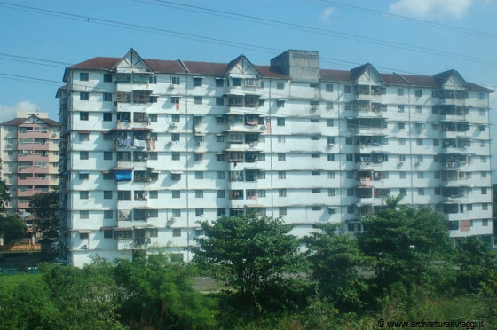 SELANGOR - Edilizia popolare malese - ovunque i condomini frutto della modernizzazione creano ghetti
