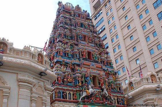 SRI MAHAMARIAMMAN TEMPLE - Fu costruito nel 1873 secondo lo stile dei templi dell'India del Sud