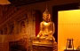 SINGAPORE. Ai piani superiori del Buddha Tooth Relic Temple un piccolo museo mostra la storia e l'iconografia del Buddha nelle varie aree geografiche