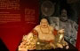 BUDDHA TOOTH RELIC TEMPLE. Nel piccolo museo del tempio il Buddha grasso che ride, simbolo e augurio di appagamento dei sensi e di tutte le gioie materiali