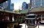 CHINATOWN. Dal patio del Thian Hock Keng Temple si osservano i patinati grattacieli del CBD