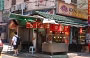 CHINATOWN. Questo posto ha ristoranti e bancarelle di cibo in abbondanza che offrono specialità locali come mee Hokkien, Bakar Ikan, laksa Asam, curry e pasta