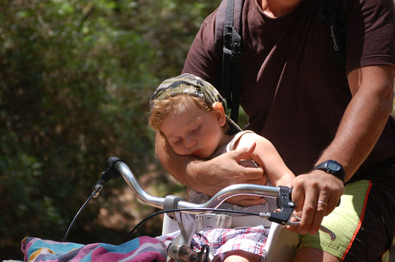 BASSA MAREMMA - Torniamo in agriturismo per pranzo e Luca si addormenta in bicicletta e nel pomeriggio spiaggia della Tagliata o di Chiarone