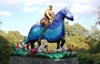 GIARDINO DEI TAROCCHI. La Morte, una ghignante figura dorata in sella ad un cavallo blu che falcia uomini e animali ai suoi piedi
