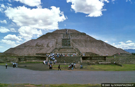 TEOTIHUACAN - Piramide de la Luna
