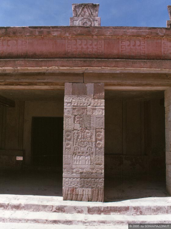 TEOTIHUACAN - Particolare del cortile centrale del Palazzo di Quetzalpapalotl