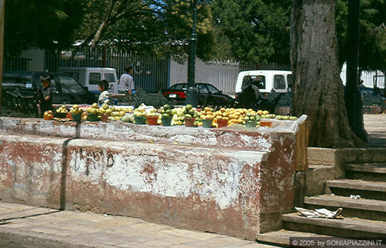 SAN CRISTOBAL DE LAS CASAS - Frutta in vendita ad ogni angolo