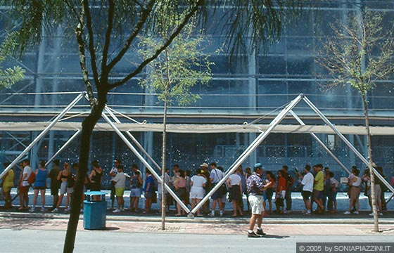 SIVIGLIA - EXPO'92 - Padiglione della Gran Bretagna - pensilina esterna sulla Avenida de Europa (parete est)