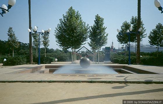 SIVIGLIA - EXPO'92 - Laghetti artificiali e canali, specchi d'acqua, fontane, zampilli d'acqua, sistemi di nebulizzazione dell'acqua