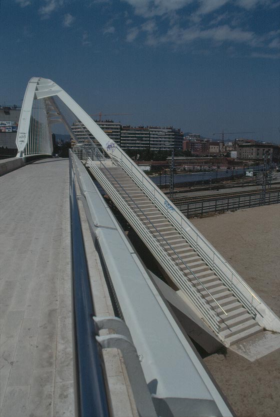 BARCELLONA - Ponte di connessione viaria FELIPE II - una delle scale laterali di accesso al ponte