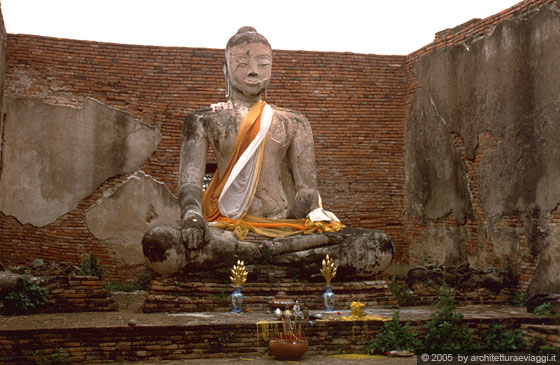 AIUTHAYA - Bhumisparsa, Buddha che tocca la terra
