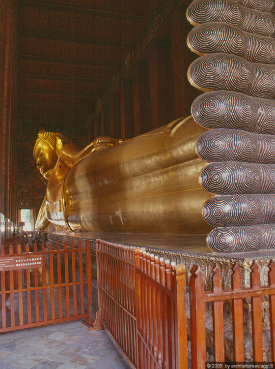 BANGKOK - Wat Pho - Il Buddha sdraiato