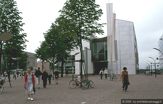 HELSINKI - Museo arte contemporanea Kiasma, opera dell'architetto Steven Holl
