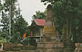AIUTHAYA. Stupa buddhisti vicino ad abitazioni