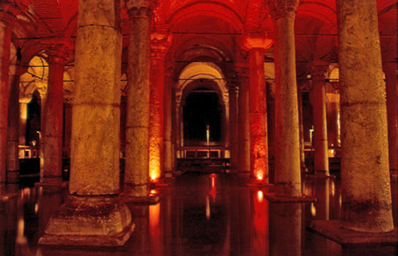 ISTANBUL  - Yerebatan Saray - la più vasta cisterna bizantina di Istanbul costruita da Costantino