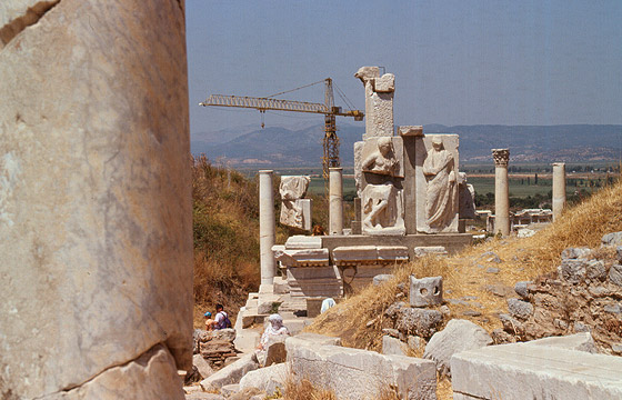 EFESO - Monumento di Memmio nipote di Silla (I secolo)