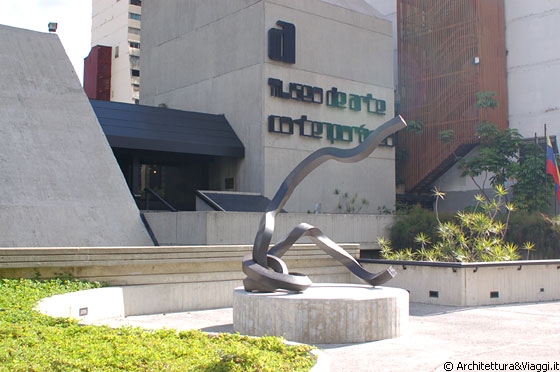 CARACAS - Parque Central - Museo de Arte Contemporaneo