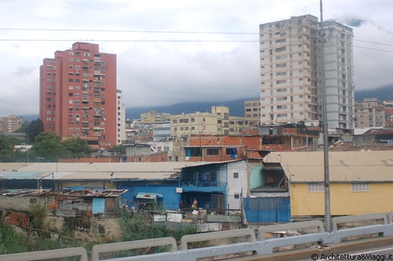 CARACAS - Apparentemente una delle città più brutte al mondo, di fatto Caracas è una metropoli effervescente e tutta da scoprire